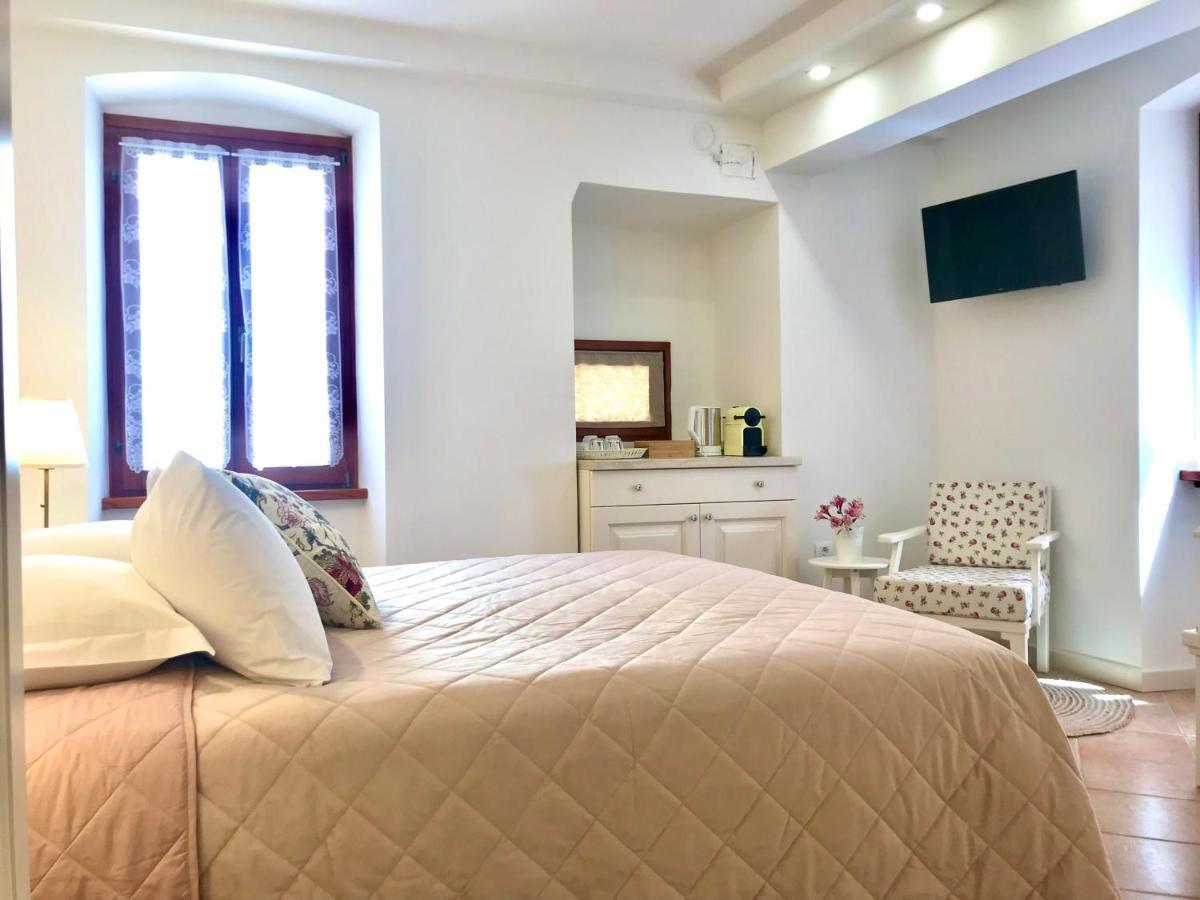 Casa Vittoria Hotel Ровин Екстериор снимка