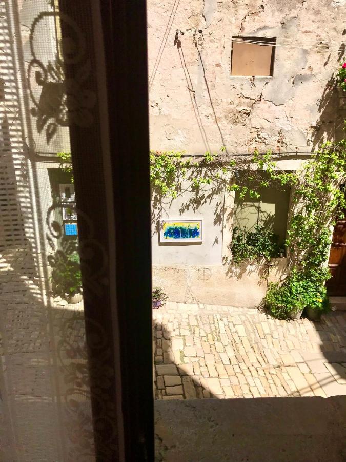 Casa Vittoria Hotel Ровин Екстериор снимка